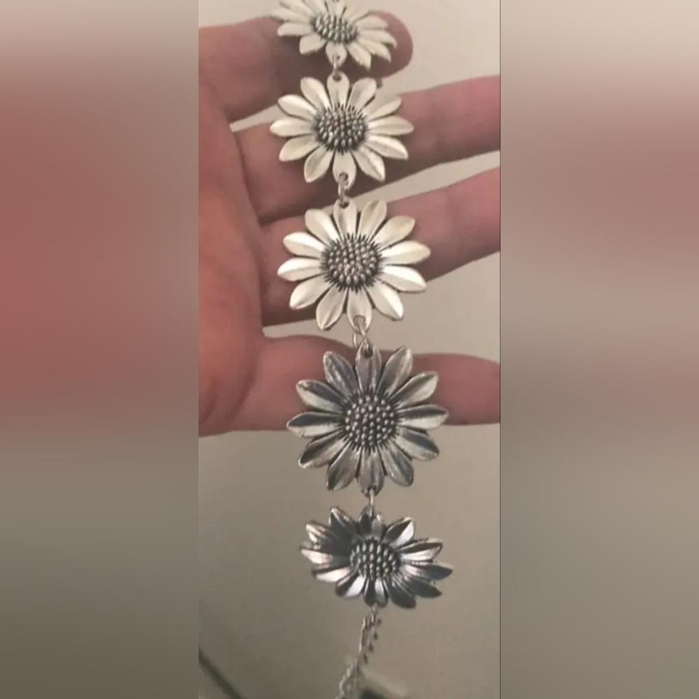New beautiful Silver tone sunflower sunflowers 7.5" to 9" adjustable bracelet